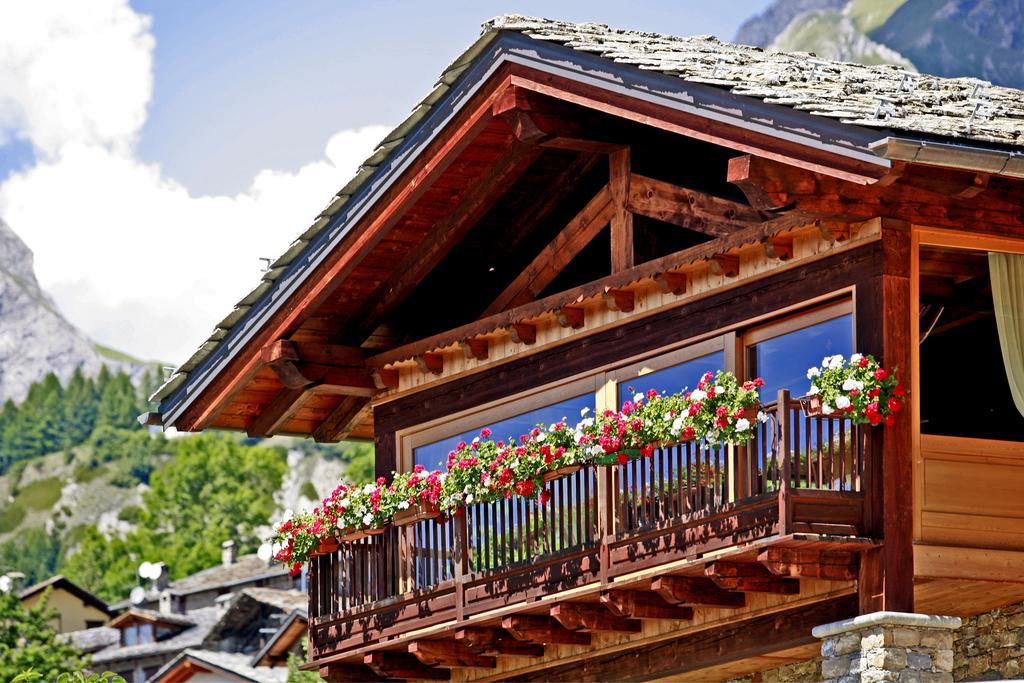 Les Combes Hotel La Salle Exterior foto