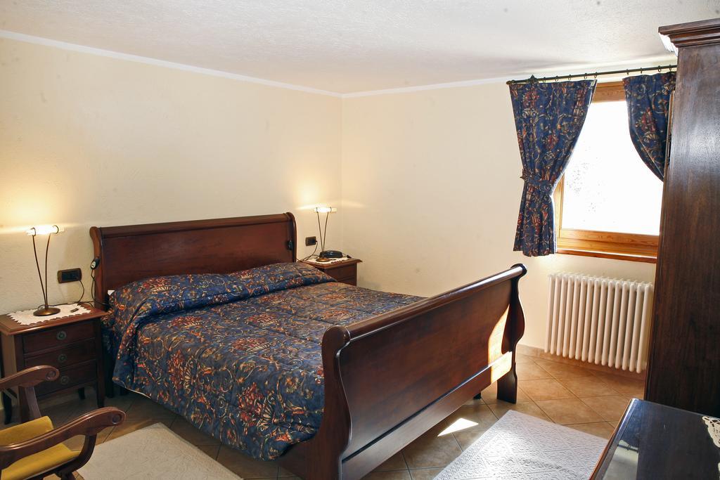 Les Combes Hotel La Salle Cameră foto
