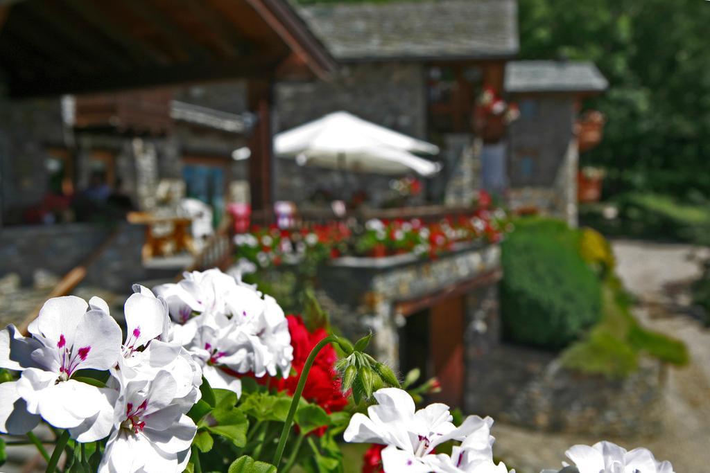 Les Combes Hotel La Salle Exterior foto