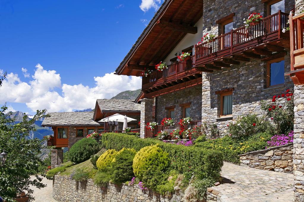 Les Combes Hotel La Salle Exterior foto