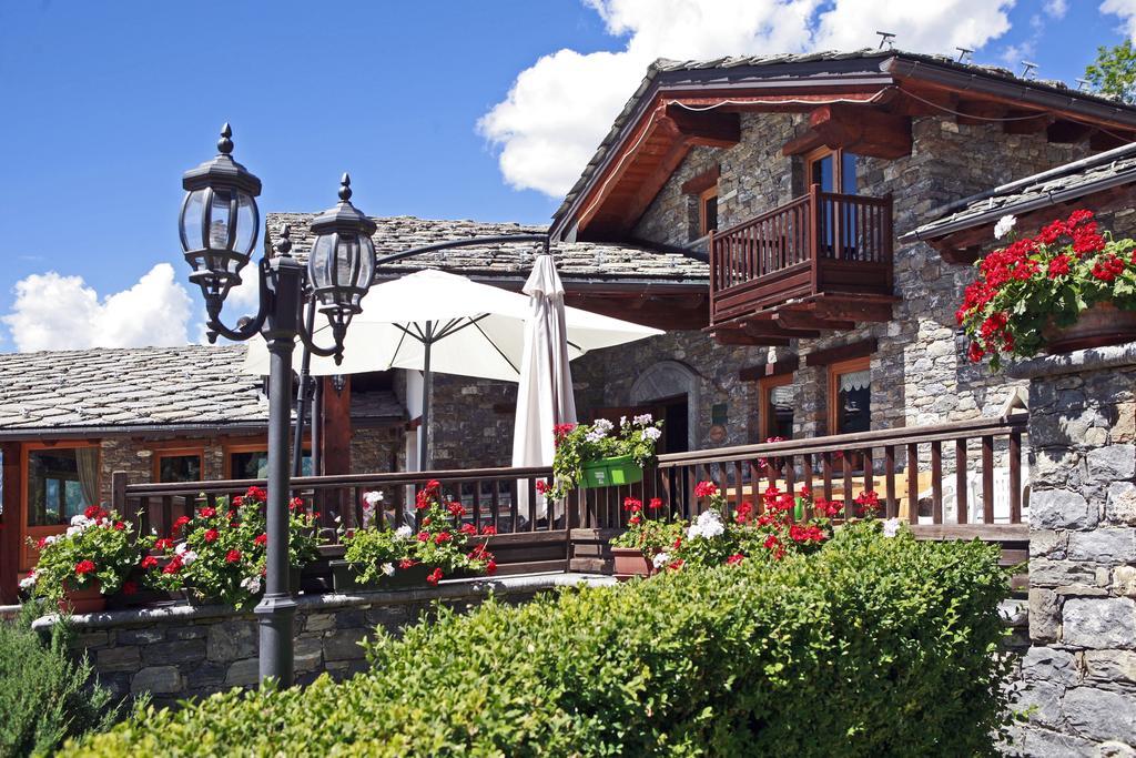 Les Combes Hotel La Salle Exterior foto