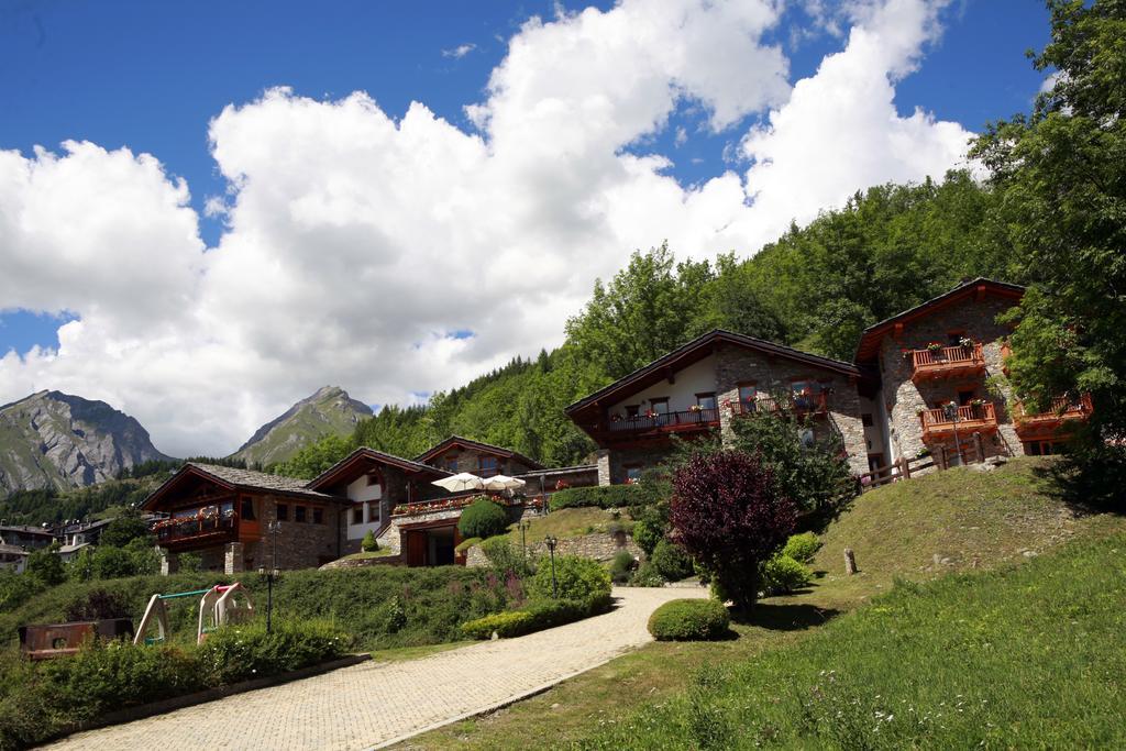 Les Combes Hotel La Salle Exterior foto