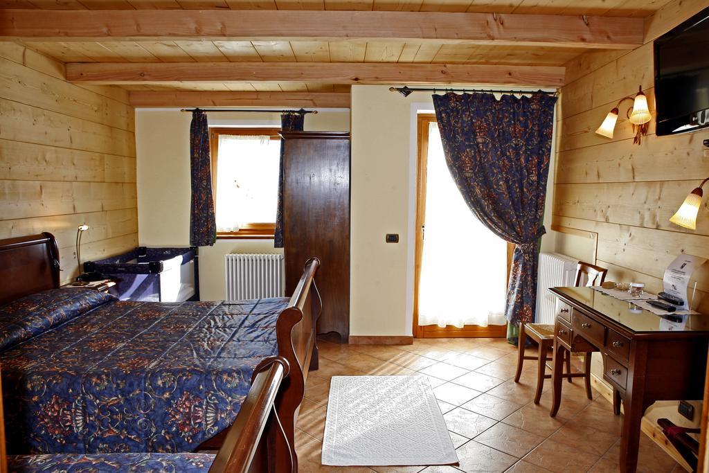Les Combes Hotel La Salle Cameră foto