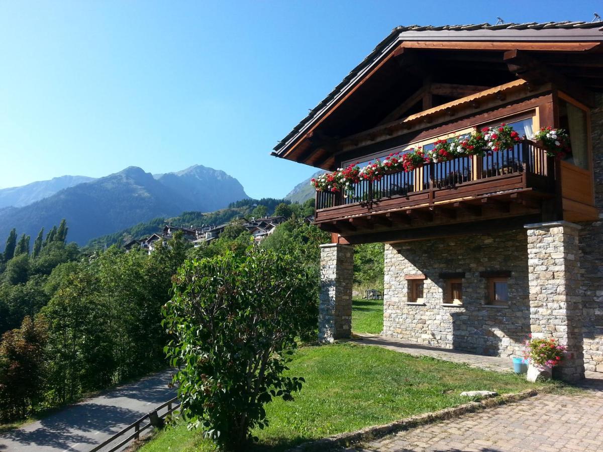 Les Combes Hotel La Salle Exterior foto
